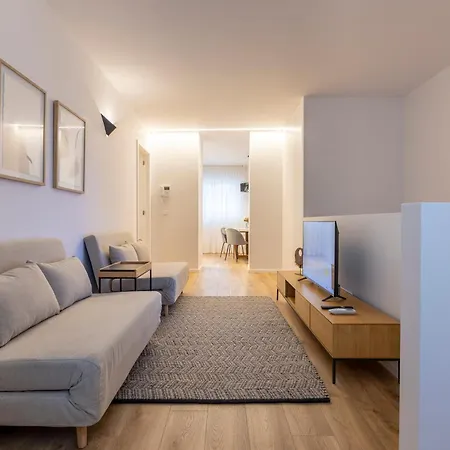 Dockside Apartment *